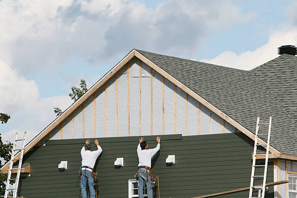 Professional Siding Installation technician working in Dacula, GA